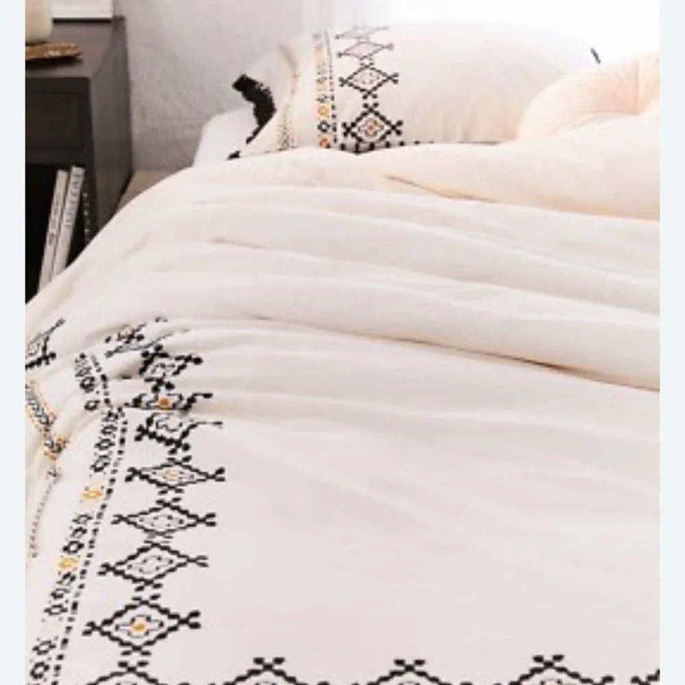 Bohemian Urban Outfitters Home Dara print border Duvet cover King size NWOT